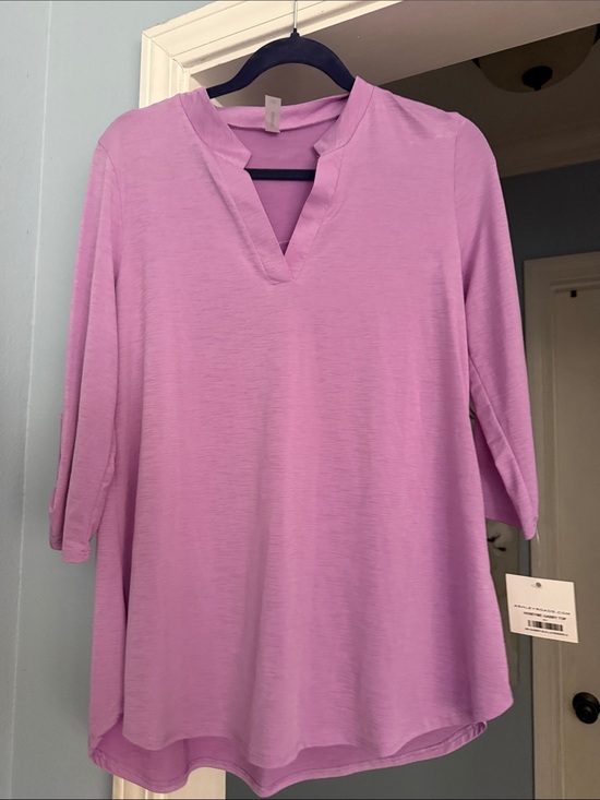 Dear Scarlett Tops - Relaxed V-Neck 3/4 Sleeve Tunic in Light Purple